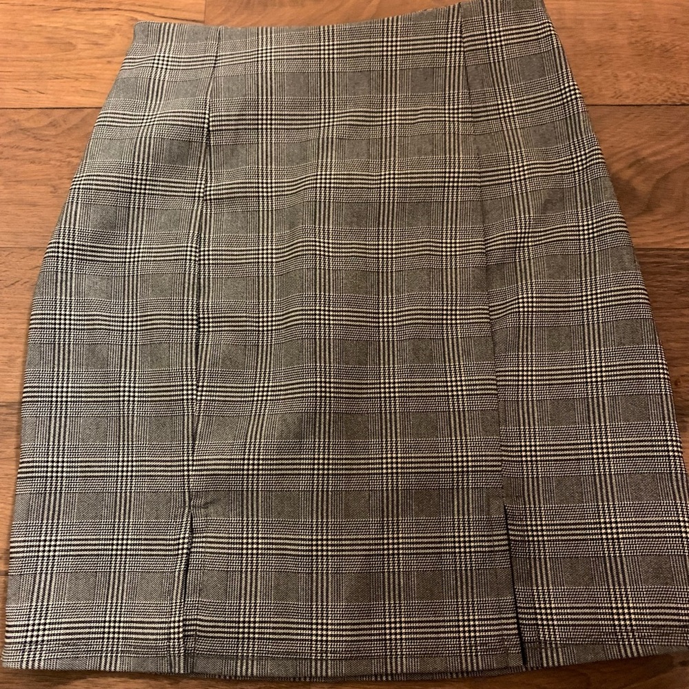 Plaid skirt with two slits on the front. Size XS